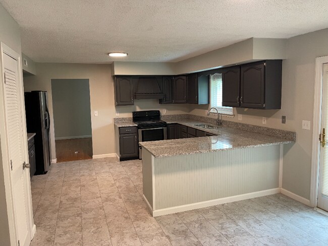 Building Photo - 101 Pinedale Dr