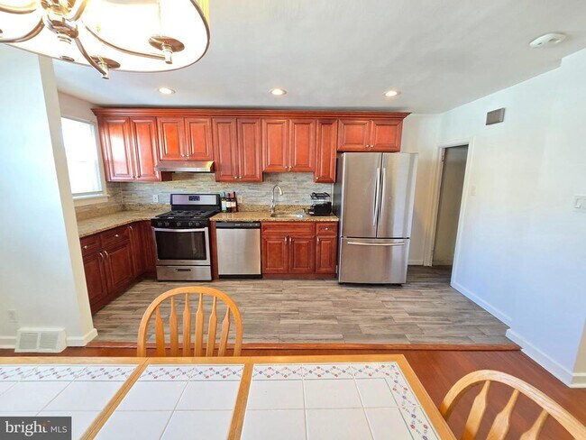 Foto del edificio - 2849 Hellerman St