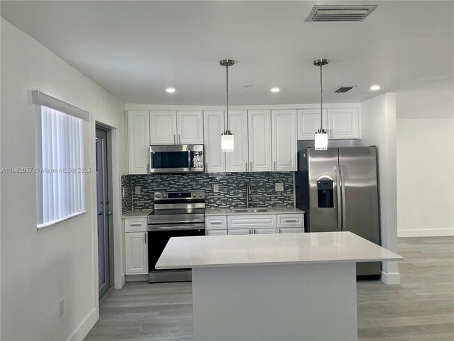 Foto del edificio - 7113 SW 21st St