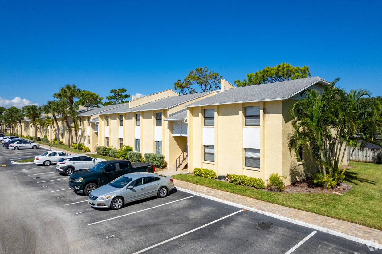598 N Wickham Road Melbourne, FL, 32935 - Westwood Condominiums