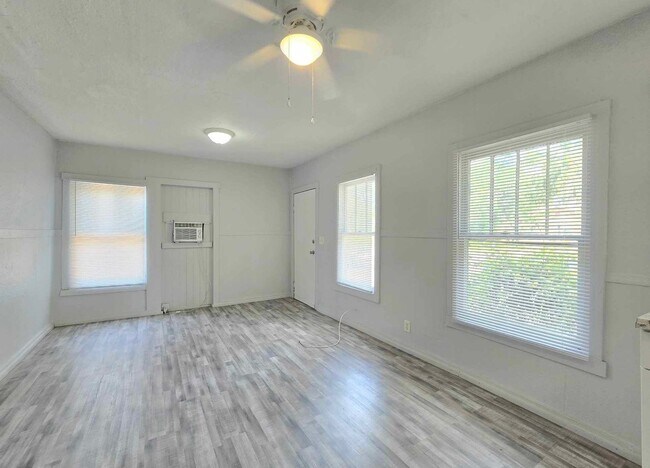 Foto del edificio - 2 Bed / 1 Bath Home for RENT!