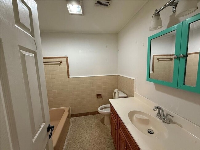 Building Photo - 324 Chinchilla Dr