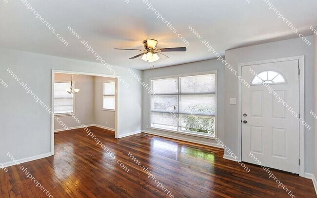 Foto del edificio - 505 Mastin Lk Rd NW