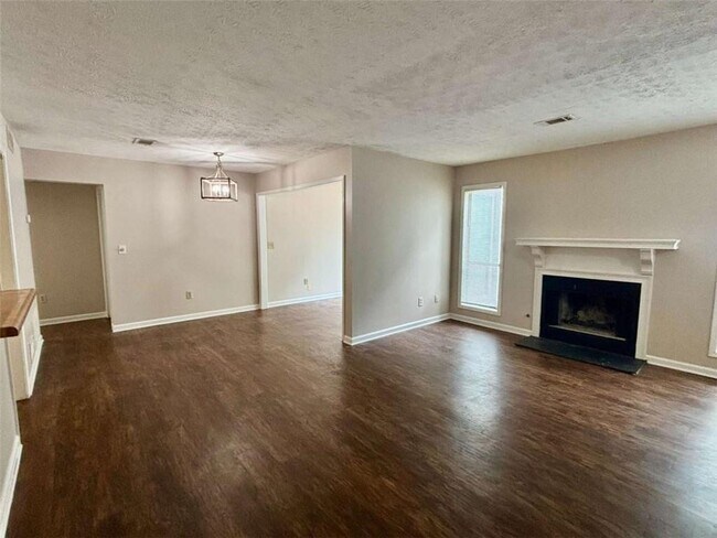 Building Photo - 3841 Woodridge Way