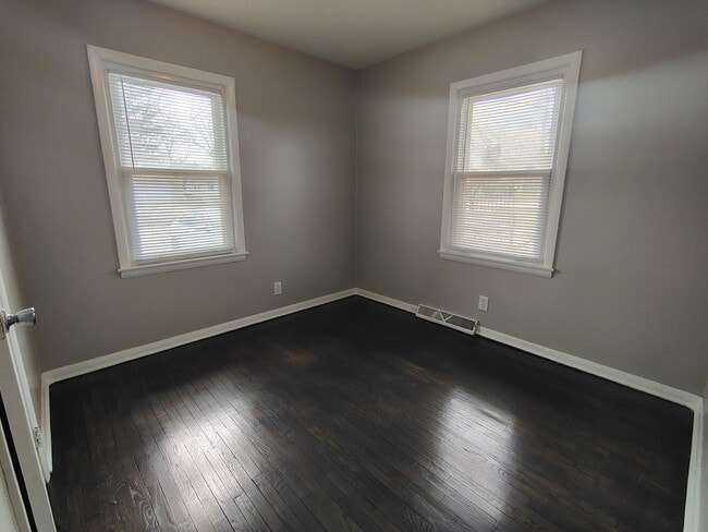 Building Photo - 912 Hayes Ave