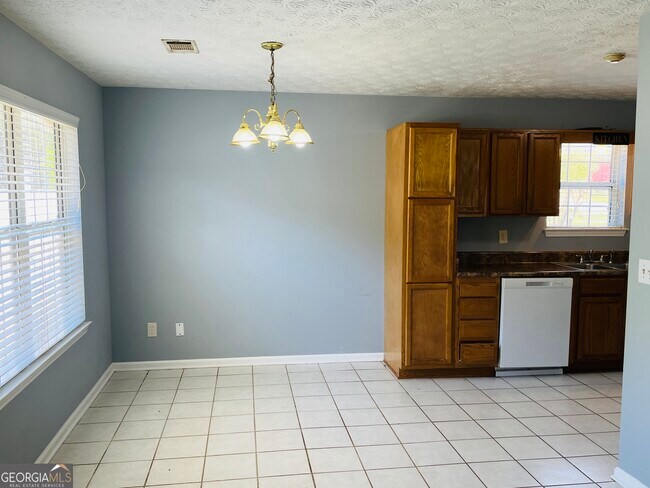 Building Photo - 405 Peeks Crossing Dr