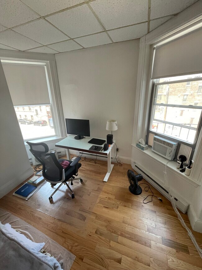 Building Photo - 1011 Beacon St