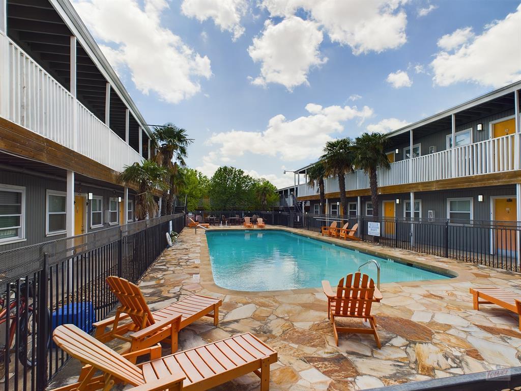 Foto principal - 2401 Manor Rd