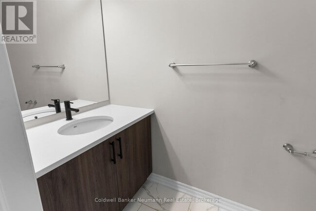 Building Photo - 235 Chapel Hill Dr