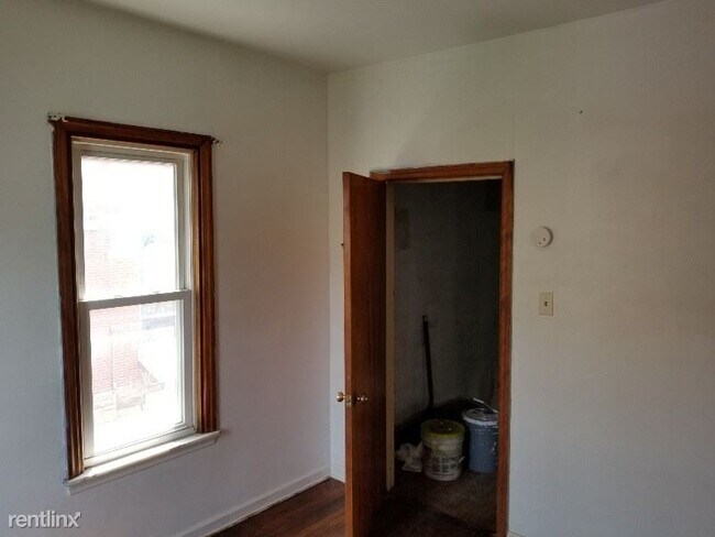 Foto del edificio - 3 br, 1 bath House - 227 Main St