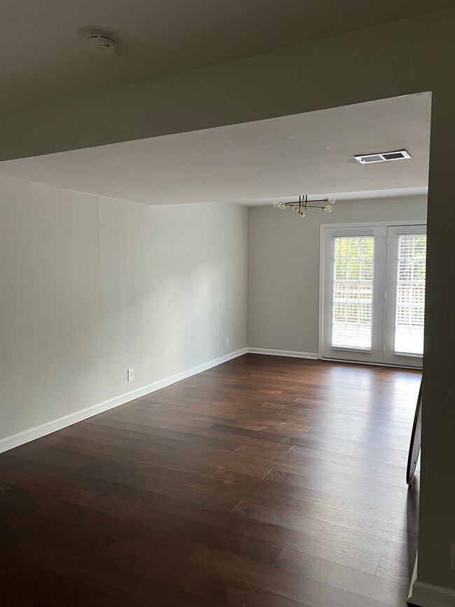 Foto del edificio - 353 Huntington Ridge Dr