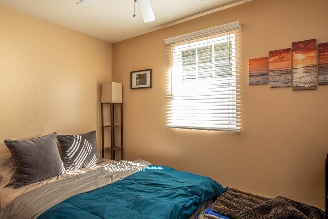 Foto del edificio - 16145 Rayen St