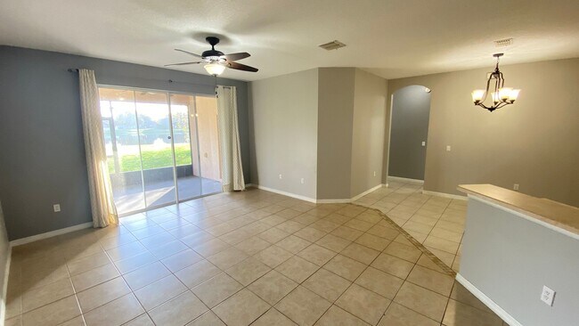 Foto del edificio - Four Bedroom, Three Bath Single Family Hom...