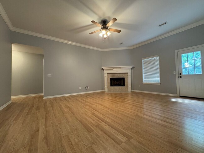 Foto del edificio - ***4905 Hawthorne Way***
