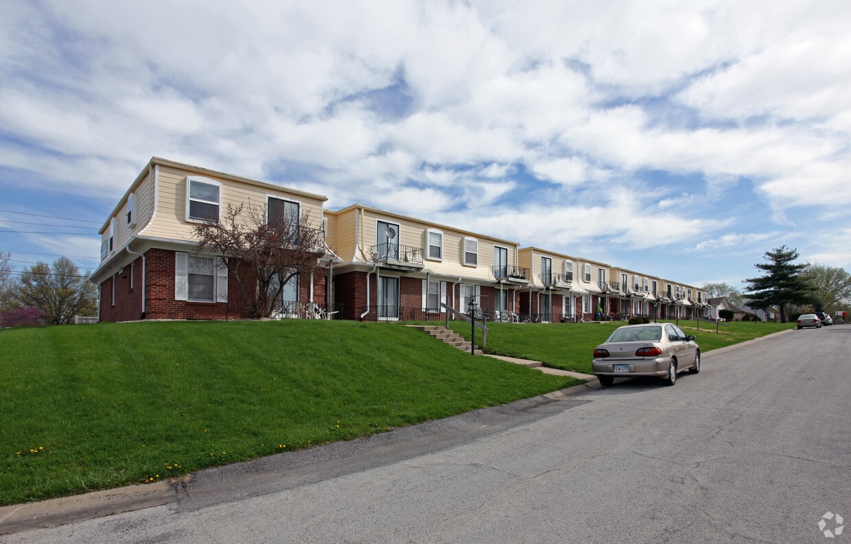 Primary Photo - Caprice Chateau Apartments