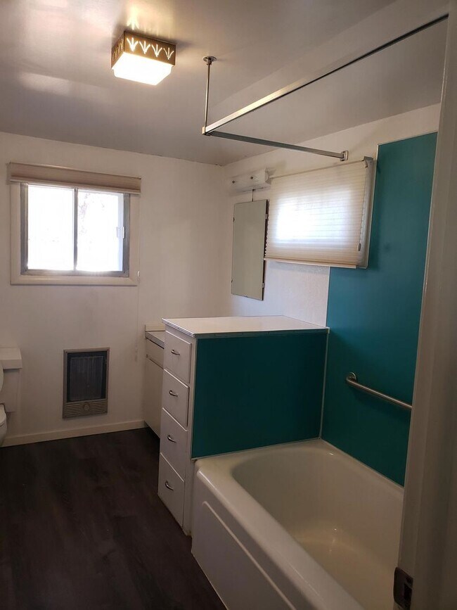 Building Photo - 4 br, 2 bath House - 826 2nd Avenue East