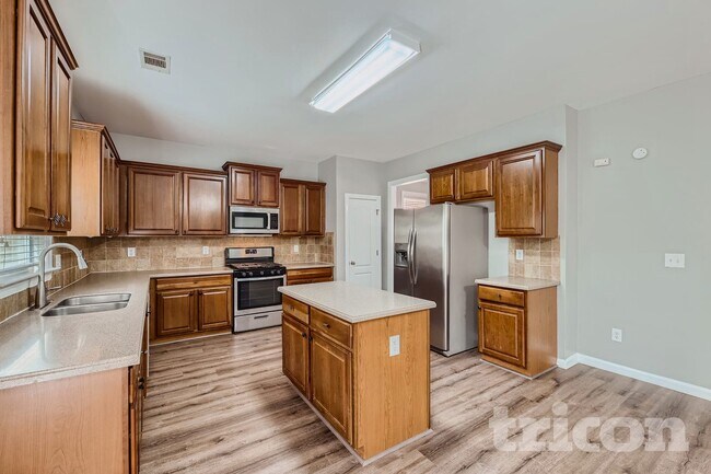 Foto del edificio - 3605 Long Lake Dr