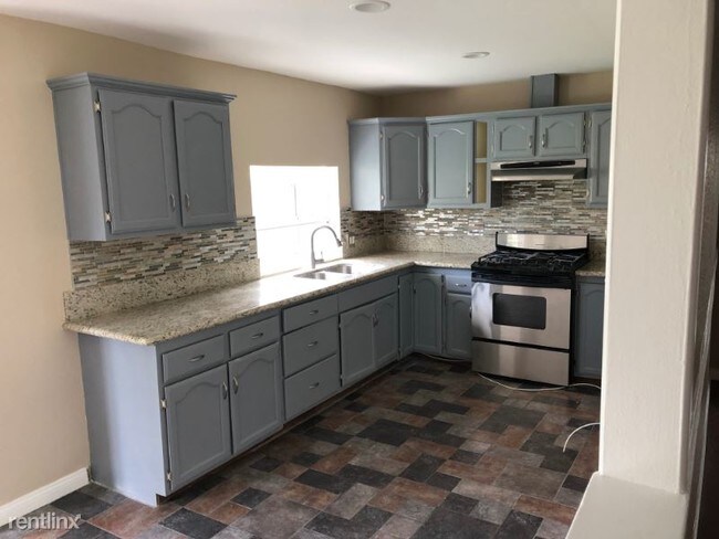 Building Photo - 3 br, 2 bath House - 9346 Meadow St