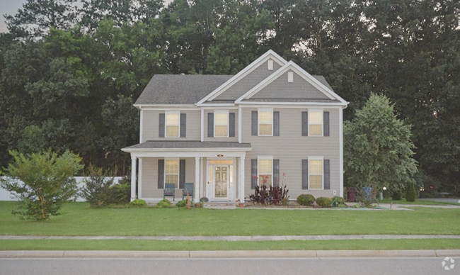 Building Photo - 912 Lake Thrasher Dr