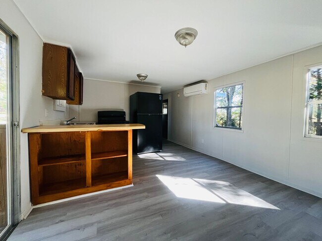 Foto del edificio - 954 Johnson Rd