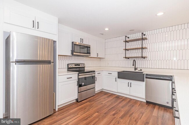 Foto del edificio - 4802 Hicks Dr