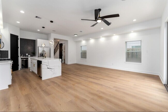 Foto del edificio - 4121 Shelby Cir