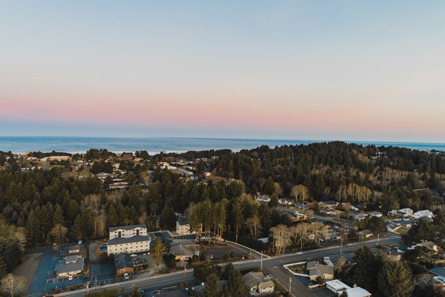 Building Photo - Lake Forest Commons