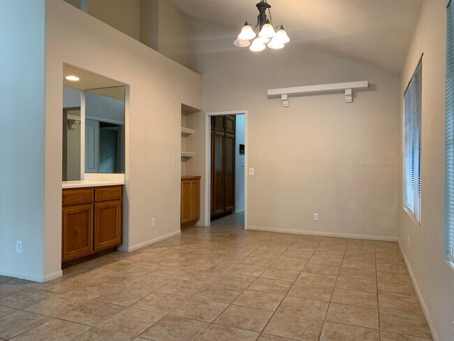 Building Photo - 3 Bedroom single story home in Murrieta available for rent