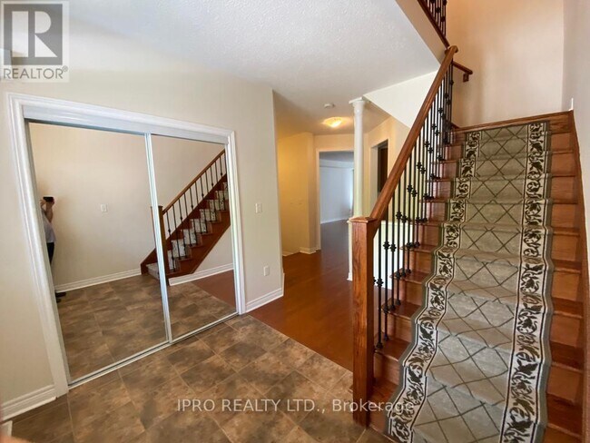 Photo du bâtiment - 2019-2019 Trawden Way