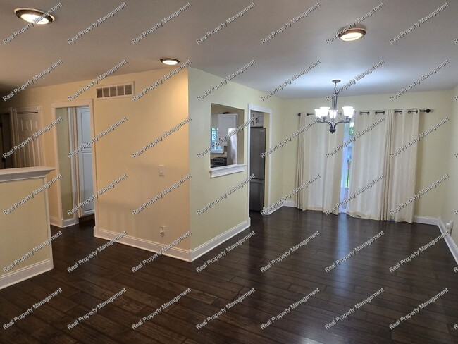 Building Photo - Three Bedroom Bi-Level
