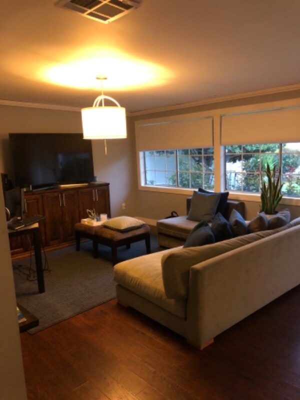 Building Photo - 23330 Victory Blvd