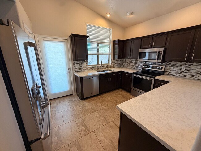 Foto del edificio - Charming 3 Bed / 2 Bath Home in Stetson Hills with All appliances