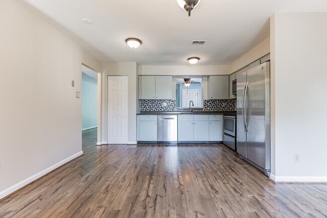 Building Photo - 127 Pembroke Ct