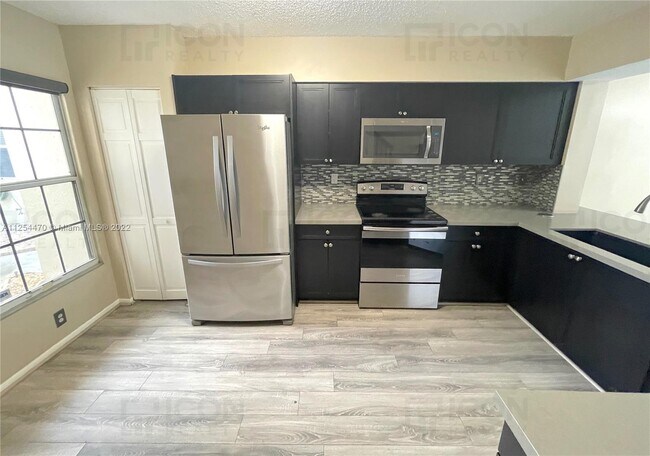 Foto del edificio - 8135 Southgate Blvd
