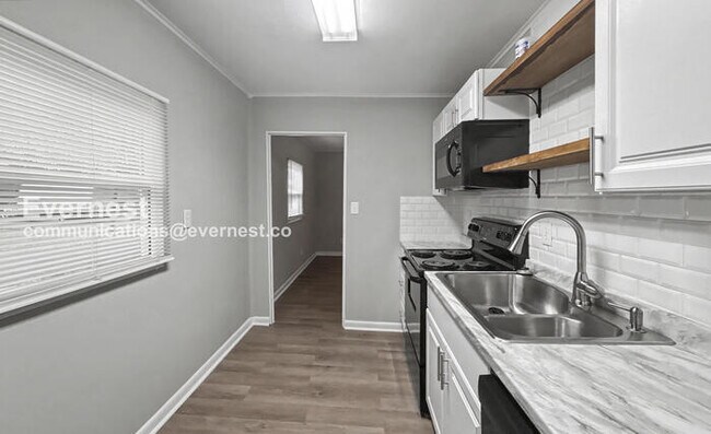 Building Photo - 500 Swann Dr