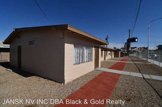 Building Photo - 3 br, 1 bath House - 1007 C Street Unit 1