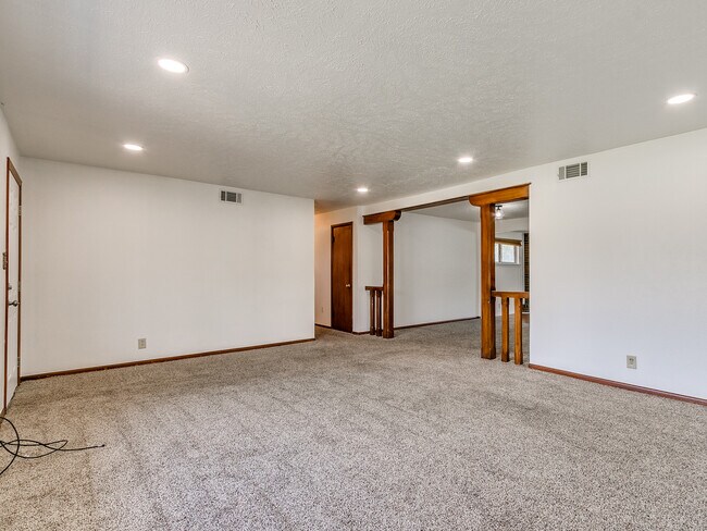 Building Photo - 204 E Morningside Dr
