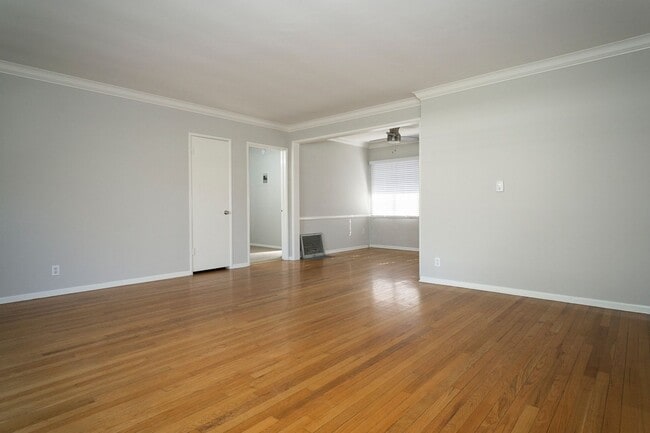 Building Photo - 1420 Barrington Way