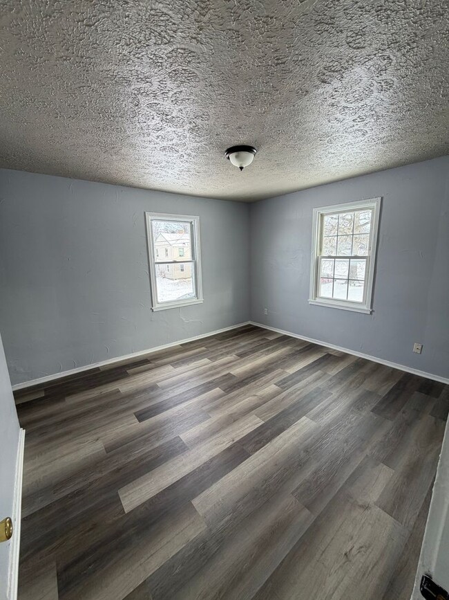 Building Photo - 863-863 N Central Dr