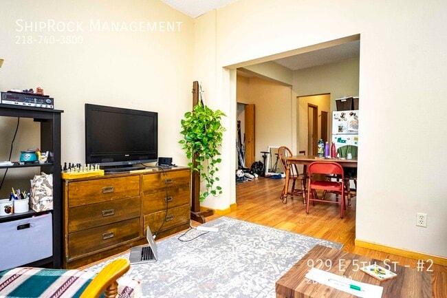 Foto del edificio - 929 E 5th St