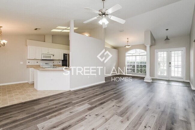Foto del edificio - NOW OFFERING THE FIRST FULL MONTH FREE AND...