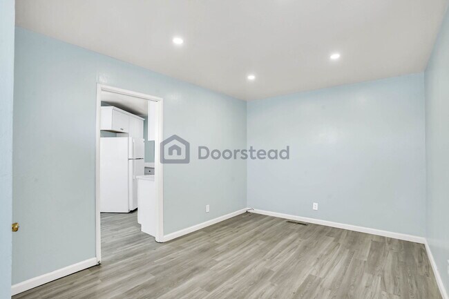Building Photo - 401 1st St