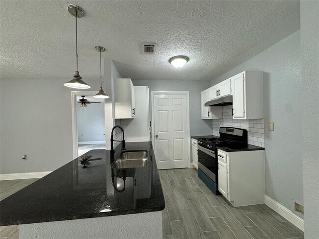 Building Photo - 6918 Isla St