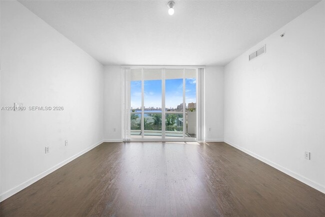 Building Photo - 7910 Harbor Island Dr