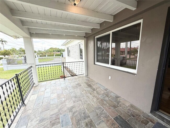 Foto del edificio - 8480 SW 2nd St