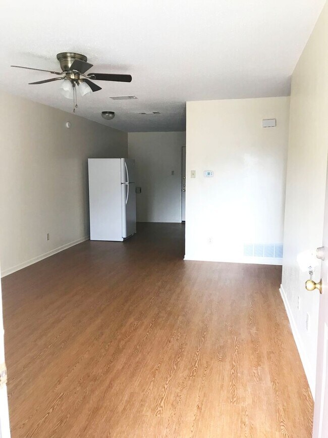 Foto del edificio - 1407 Janis Dr