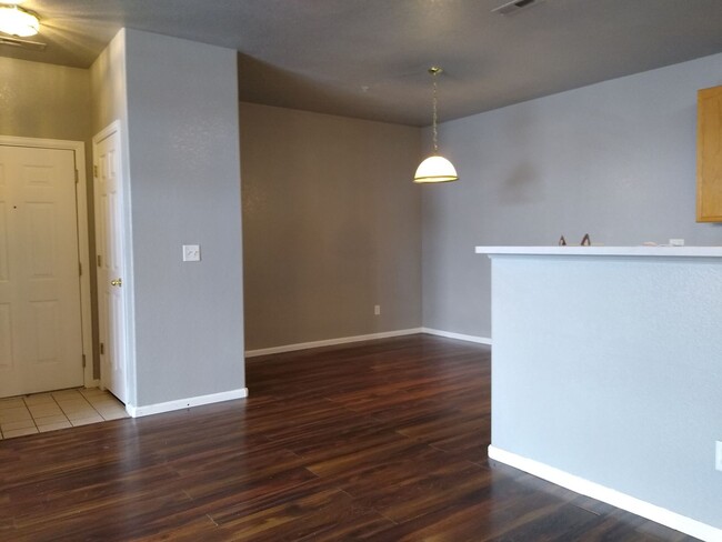 Building Photo - Awesome Aurora Condo w/ Tons of Space and ...