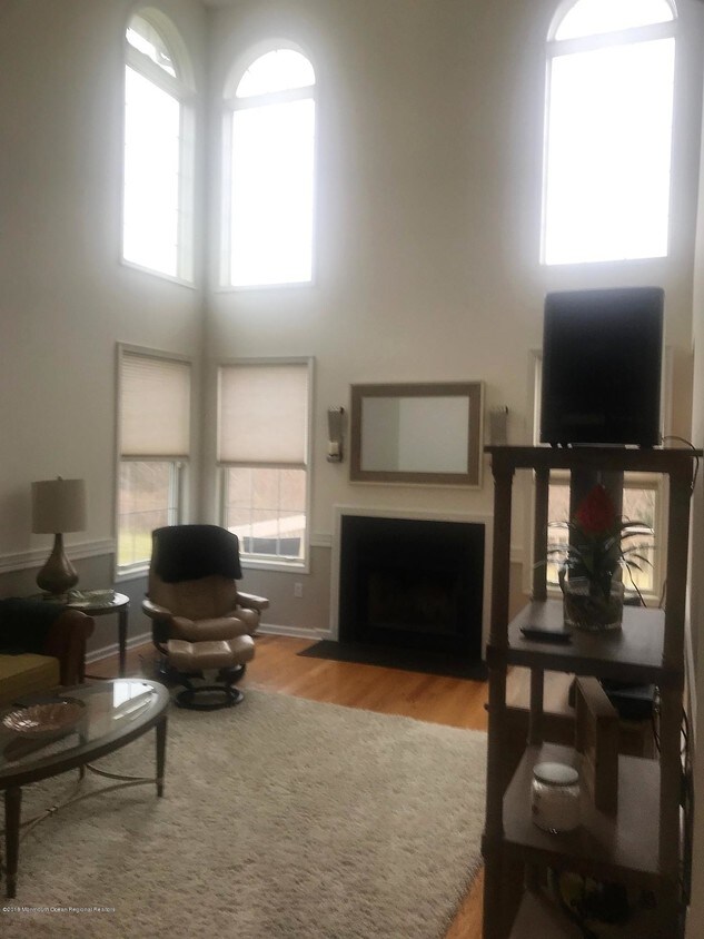Primary Photo - 110 E Parsonage Way