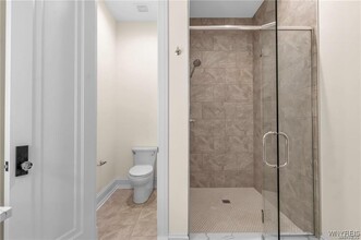 Building Photo - 674 Main St