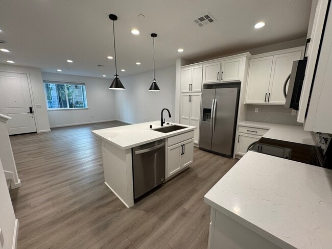 Building Photo - 6333 Dandelion St